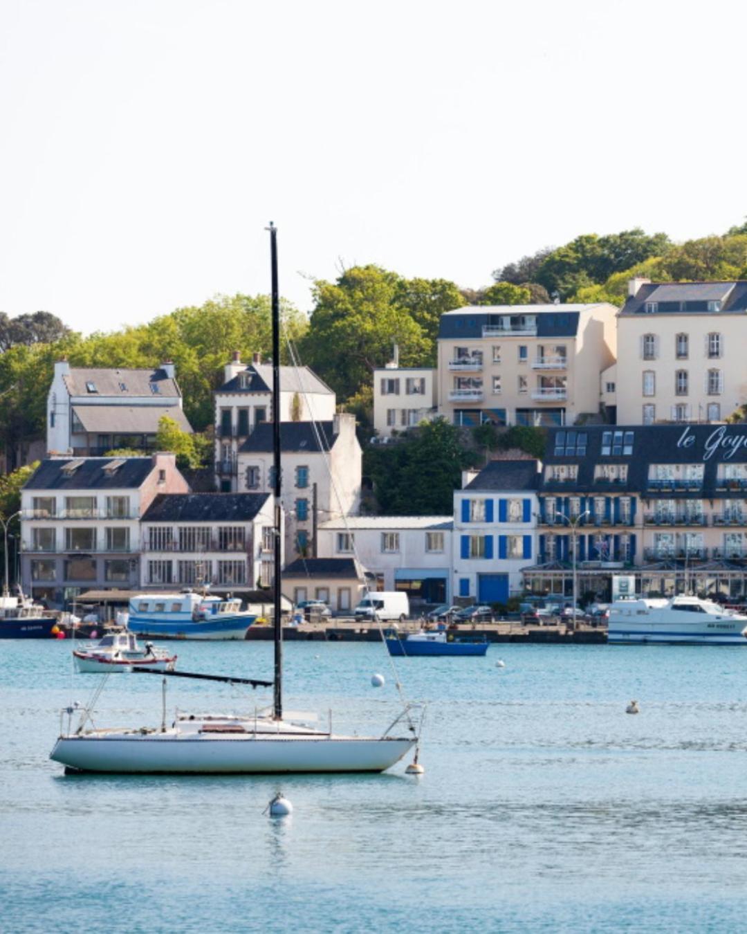 Le Goyen Hotel Audierne Bagian luar foto