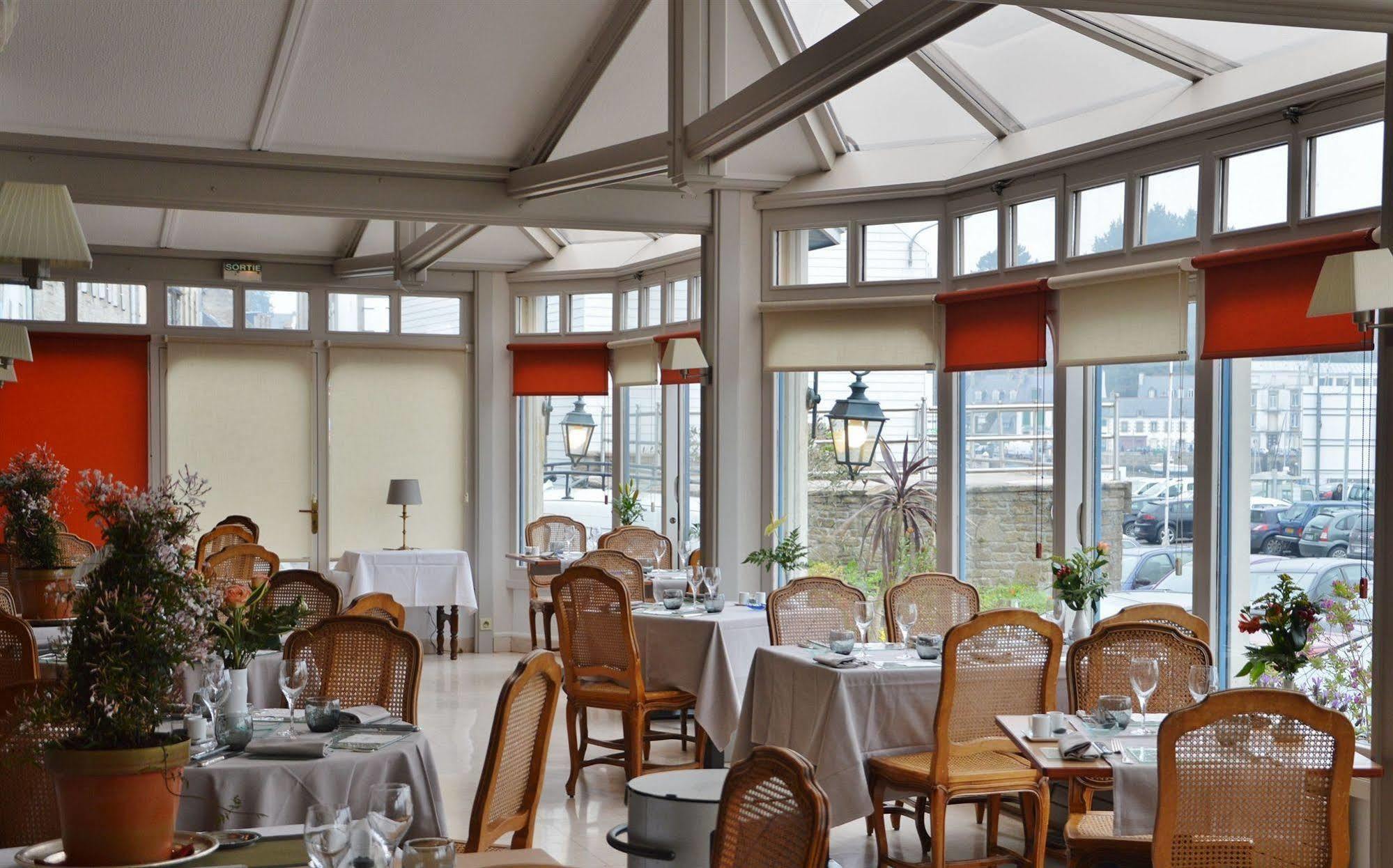Le Goyen Hotel Audierne Bagian luar foto