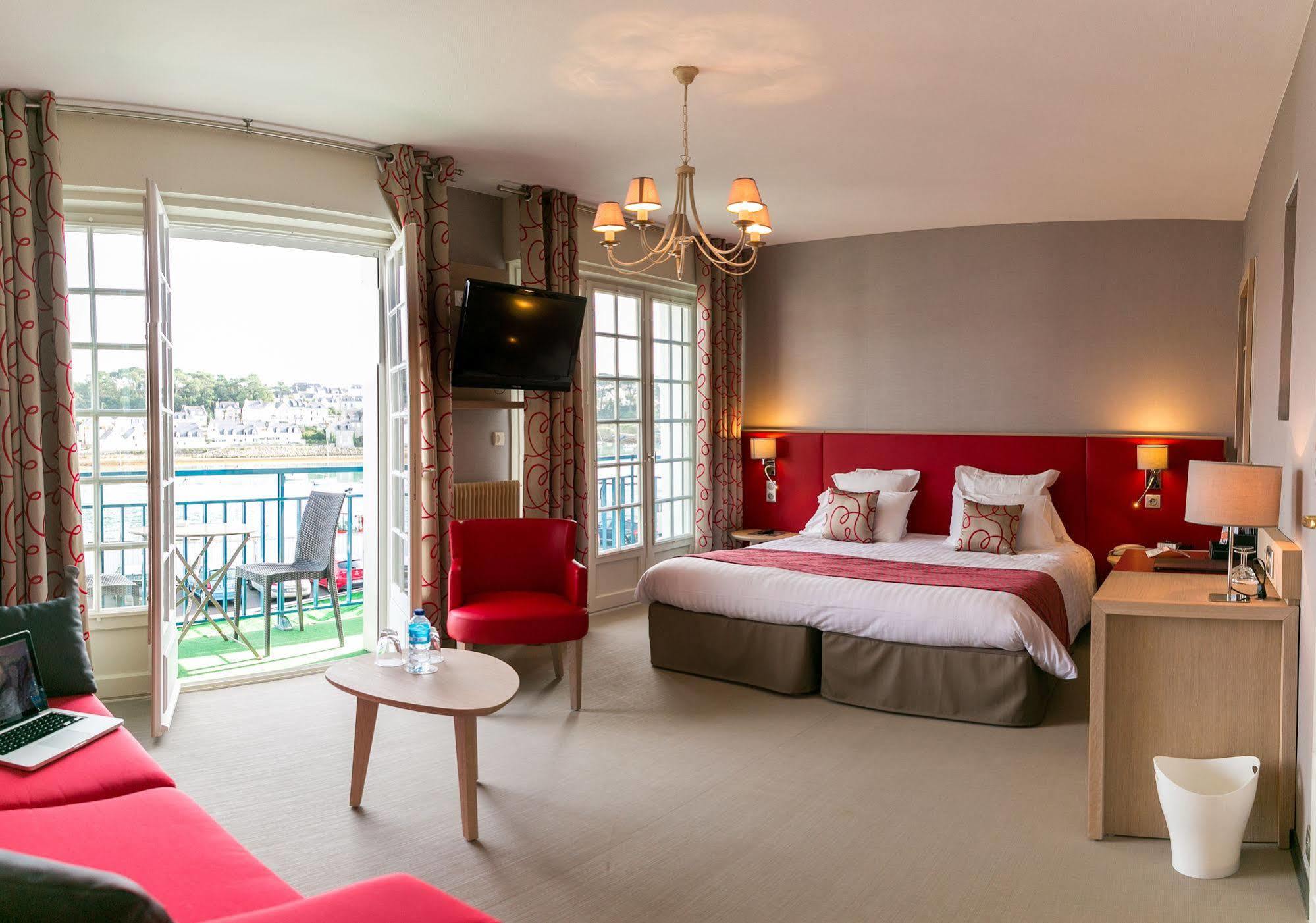 Le Goyen Hotel Audierne Bagian luar foto