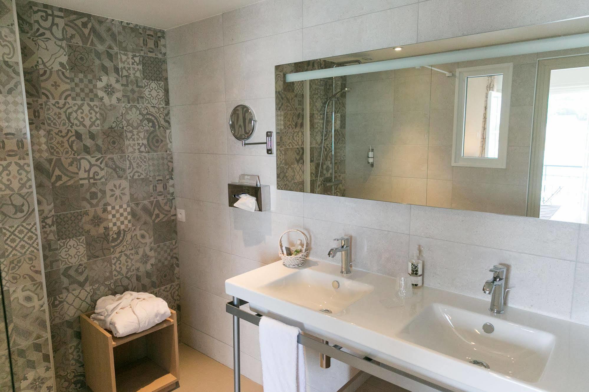 Le Goyen Hotel Audierne Bagian luar foto