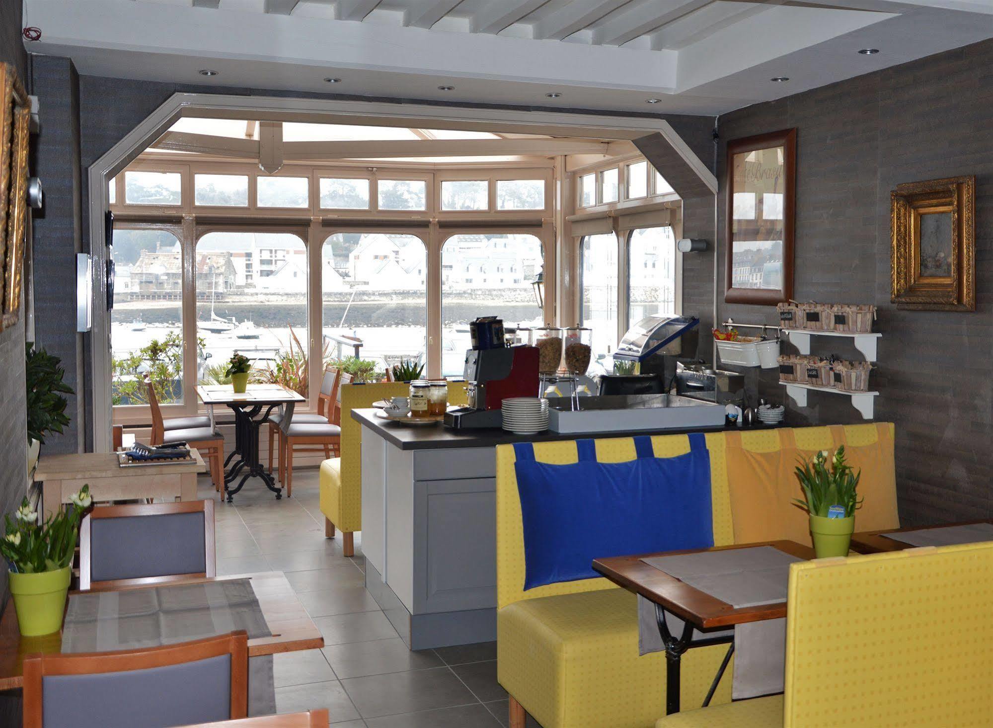 Le Goyen Hotel Audierne Bagian luar foto