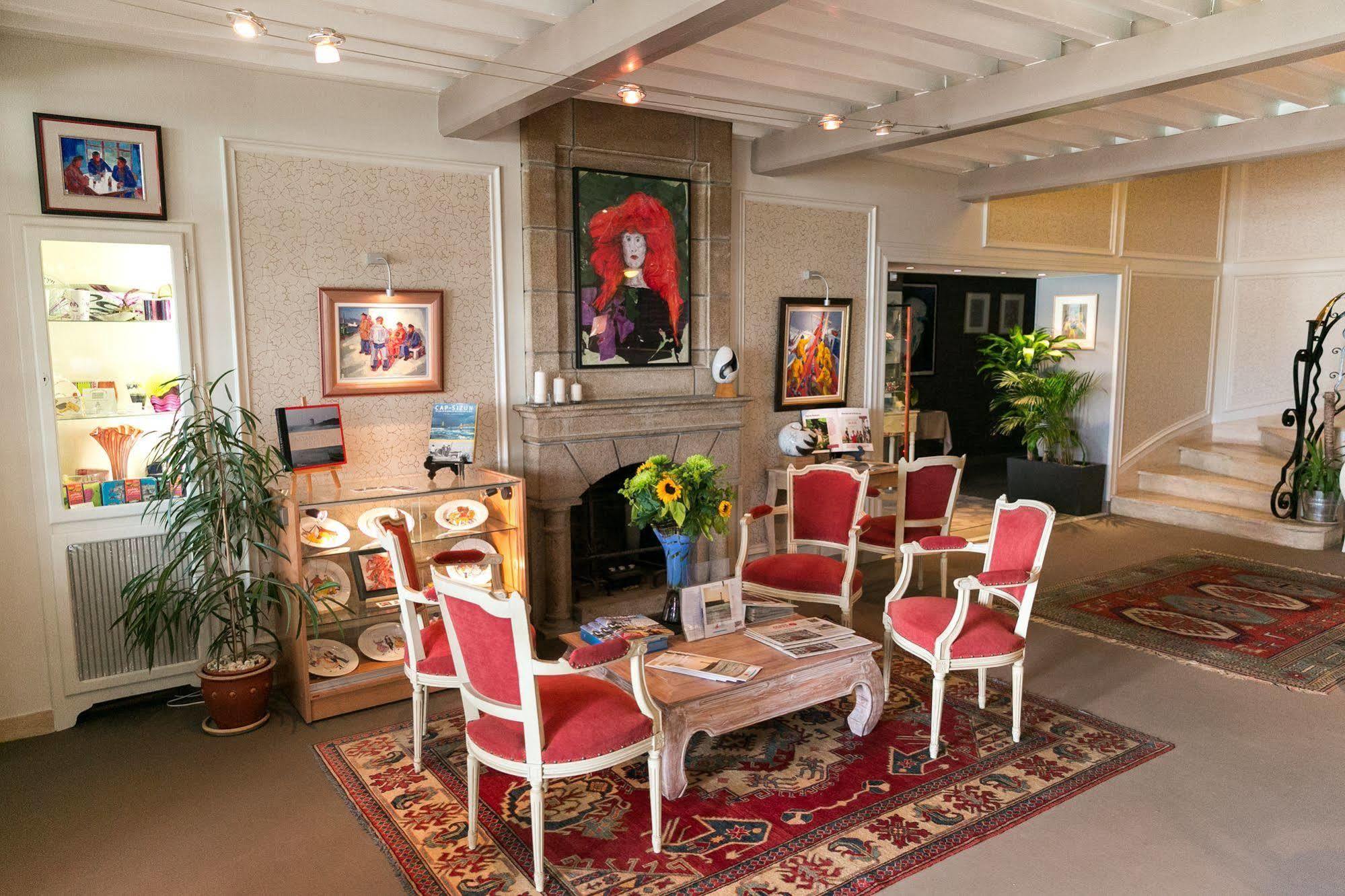 Le Goyen Hotel Audierne Bagian luar foto