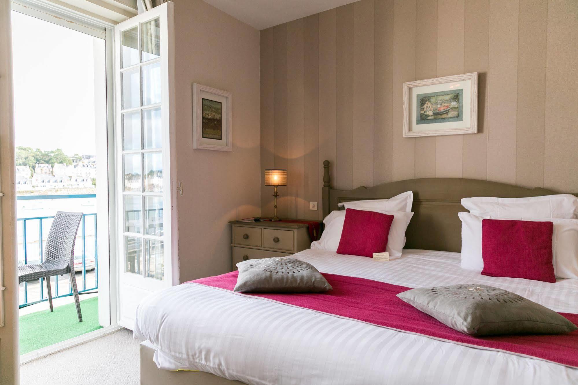 Le Goyen Hotel Audierne Bagian luar foto